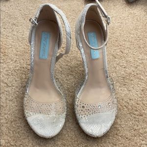 White/snake skin heels
